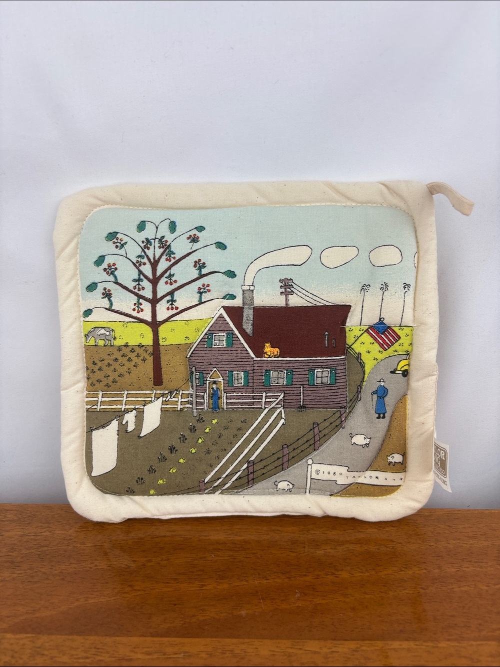 Vintage 1980 Taylor & NG farm scene hot pad holder (NOS)